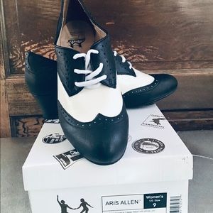 Classic 2 tone dance leather shoes - size 8, 8.5, 9